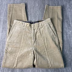 Vintage 90s Eddie Bauer Regular Fit Corduroy Pattern Basic Casual Preppy Streetwear Tan Trouser Pants 33 Waist Mens Condition:  Excellent Used Condition  = No Flaws Measurements: Please see photos above for all measurements IF YOU BUY TWO OR MORE ITEMS USE THE CODE BUNDLE @ CHECK TO SAVE 20% WE SHIP WITHIN 24 HOURS AFTER PURCHASE! Please be aware that we do not offer free returns!! The Buyer is responsible for the cost of the return label.  Follow us on TikTok & Instagram @findsnostalgic and tag us in your finds Casual Corduroy Pants With Welt Pockets, Casual Corduroy Bottoms With Welt Pockets, Fitted Corduroy Bottoms With Pockets, Retro Corduroy Pants With Pockets, Fitted Corduroy Pants With Pockets, Casual Corduroy Pants With Belt Loops, Vintage Corduroy Pants With Pockets, Vintage Corduroy Pants For Spring, Corduroy Pattern