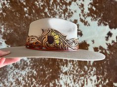 Leather Hat Bands, Hat Bands, Chapeau Cowboy, Western Accessories, Leather Hat, Hand Tooled Leather, Leather Hats, Handmade Hat, Western Jewelry