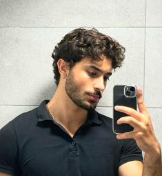 Brunette Hair Men, 2024 Haircut Men, No Fade Haircut Men, Clear Skin Men, Manifest Sp, Mens Haircuts Wavy Hair, Aphrodite Tattoo, Male Haircuts Curly, Minimal Streetwear