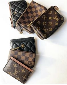 Zapatillas Louis Vuitton, Vuitton Outfit, Monogram Handbag, Luxury Purses, Lv Handbags, Prada Handbags, Mode Inspo, Purses Designer, Wallet Bag