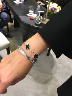 Cleef And Arpels Jewelry, Van Cleef And Arpels Jewelry, Van Cleef And Arpels, Classy Jewelry, Stacked Jewelry, Van Cleef, Girly Jewelry