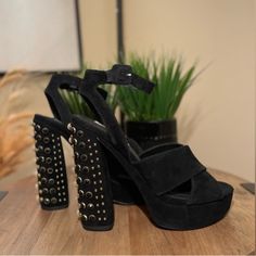 Steve Madden Black Suede 8 Size Sandal With Pearl Nwot Size: 8 Heel Height: 5.5” Front Block Height: 1” Shoes Steve Madden, Pearl Color, Steve Madden Shoes, Black Suede, Women's Shoes Sandals, Steve Madden, Shoes Sandals, Heel Height, Women Shoes