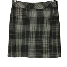 Eddie Bauer Wool Mercer Fit Gray Black Royal Stewart Plaid Pencil Skirt Sz 10. Gorgeous Wool Blend Pencil Skirt By Eddie Bauer In Gray Stewart Tartan Plaid. Classic Pencil Skirt Silhouette With Tailored Seaming, Darts For Shaping, Side Zip Close. Perfect Tailored Fit That Flatters Every Figure And Gives You Legs For Days. Pair This With Heels, Boots, Or Flats For All Occasions, Year Round. Fully Lined. Impeccable And In Perfect Brand New Condition! Size 10 Measurements, Taken Flat, Unstretched A Church Skirts, Stewart Plaid, Royal Stewart Tartan, Business Skirt, Stewart Tartan, Plaid Pencil Skirt, Office Skirt, Vintage Preppy, Heritage Fashion