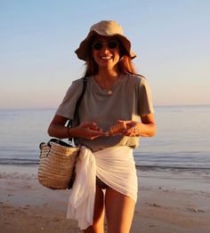 Beach Vacation Outfits, Vacay Outfits, Vacation Style, Summer Photos, Beach Look