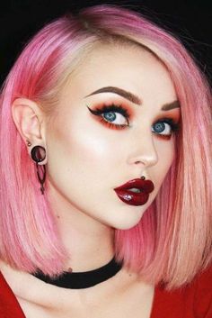 Goth Makeup Ideas And Tutorials: Bring Your Look To The Next Level ★ Goth Women Makeup, Soft Goth Makeup, Goth Makeup Ideas, Goth Eyeshadow, Pastel Goth Hair, Gothic Makeup Tutorial, Blonde Goth, Goth Makeup Tutorial, Alien Makeup