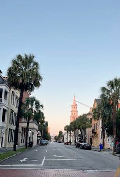 South Carolina Neighborhoods, Charleston South Carolina King Street, Charleston King Street, Coastal Carolina Aesthetic, Living In South Carolina, Living In Charleston Sc, Charleston Sc Winter, College Of Charleston Aesthetic, Charleston South Carolina Aesthetic