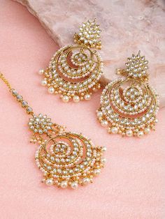 Shipping by UPS Courier with tracking Delivery within 10-12 days Crescent Shaped Chandbalis Gold-toned has kundan and pearls Secured with a post and back This is a handmade item made by skilled women crafters from India Material- Copper Stunning Gold Plated Dangle And Drop Pearls Earrings Nickel and Lead Free Length of the earrings 9.5 Cm Closure Post and Back Occasion Ethnic Indian Wedding Jewelry Sets, Indian Jewelry Earrings, Indian Bridal Jewelry Sets, Bridal Jewelry Vintage, Kundan Jewelry, Jewelry Set Design, Indian Jewellery Design Earrings, Maang Tikka, Indian Jewelry Sets