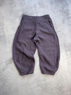 Elevate your wardrobe with these stylish Oska Baggy Wide Leg Parachute Linen Pants. The pants are perfect for any occasion thanks to their versatile style and design. The purple color adds a pop of color to your outfit while the linen material ensures comfort and durability. The pants feature a relaxed fit, wide-leg design, and a zipper closure for easy wear. The pants are ideal for any season, be it summer, fall, or spring, and are perfect for women who want to look fashionable while staying comfortable. The cropped design and ballon leg add an extra touch of style to the pants. These pants are perfect for any casual or formal event and are sure to make you stand out. Size 4 (see measurements) Half belt - 45 cm (on an elastic band) The length from the waist is 95 cm Exit from the bottom - Baggy Purple Pants, Baggy Wide-leg Parachute Pants For Loungewear, Baggy Purple Cotton Pants, Purple Trousers, Purple Relaxed Fit Wide-leg Pants, Relaxed Fit Linen Wide-leg Parachute Pants, Purple Linen, Linen Material, Leg Design