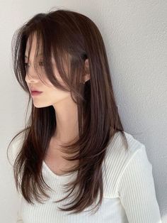 . Straight Long Bangs, Popular Korean Haircut For Women, Korean Long Straight Hair, Medium Length Asian Haircut, Asian Haircuts Female, Korean Haircut Long, Wave Perm, Haircut Inspo