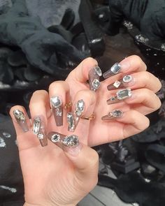 Jisoo Nails Blackpink Jisoo Nails, Girl's Swag, Casual Nails, Nail Art Instagram, Instagram Nails, Diamond Nails, Silver Nails, Purple Nails