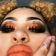 Halloween Color Makeup, Dramatic Fall Makeup, Pumpkin Eyeshadow Looks, Pumpkin Spice Makeup Look, October Makeup Ideas, Halloween Theme Makeup, Orange Halloween Makeup, Halloween Eye Shadow, Subtle Halloween Makeup