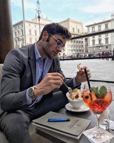 Italian Men, Elegant Man, Poses For Men, Dream Guy, Men Looks, Book Aesthetic, Business Man