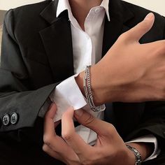 Elevate your wardrobe with our items, the epitome of modern elegance and versatility of Korean Men’s Fashion. Korean Mens Fashion, Estilo Hipster, Double Chain Bracelet, Multiple Bracelets, Trending Bracelets, Titanium Bracelet, Stainless Steel Accessories, Estilo Punk, Layered Chains