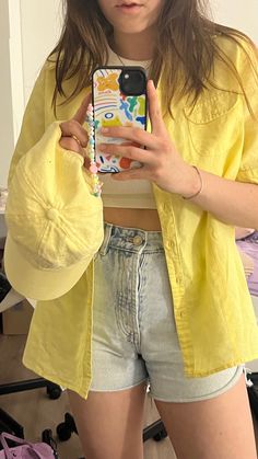 yellow shirt Casual Yellow Outfits, Yellow Themed Outfits, Yellow Button Up Shirt Outfit, Yellow Summer Outfits, Yellow Outfits Aesthetic, Cute Yellow Outfits, Yellow Outfits, Yellow Shirt, Tomgirl Outfit