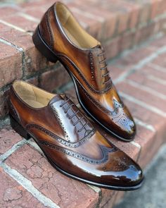 Uk Chocolate, Wingtip Oxford Shoes, Gentleman's Wardrobe, Classy Shoes, Shoe Shine, Stunning Shoes, Wingtip Oxford, Painted Shoes