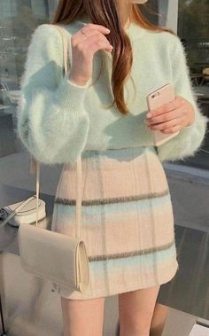 #Winter#WinterOutfits#Fashion2024#SeasonalFashion#WinterTrends#StyleTips#ColdWeatherOutfits#Skirts#Layering#MidiSkirtsIdeas#OutFitIdeas#WinterFashion#WinterOutfitsAesthetic#WinterOutfitsKorean#WinterOutfitsForWomen#ChristmasOutfit Korean Casual Outfits, Korean Fashion Dress, Korean Girl Fashion, Looks Chic, Kpop Fashion Outfits, 가을 패션, Girls Fashion Clothes, Teenage Fashion Outfits, Korean Outfits