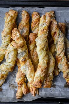 Decadent Appetizers, Salty Pastries, Puff Pastry Twists, Cheese Twists, Puff Pastries, Cheese Straws, Savory Pastry, Frozen Puff Pastry, Savoury Baking