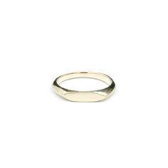 Discover the charm of our mini retro diamond-shaped signet ring, meticulously casted in 100% recycled brass or sterling silver. Choose between a matte (slightly oxidized and semi-polished for a more 'worn' rustic look) or polished (shiny) finish to suit your style. Each ring is made to order - please allow 2-3 weeks production time for personalized craftsmanship. Available in any metal and size, including 1/4 and 1/2 sizes. For custom sizes or gold pricing inquiries, please reach out to us. (Gol Everyday Tarnish Resistant Recycled Gold Signet Ring, Everyday Recycled Gold Tarnish Resistant Signet Ring, Classic Everyday Brass Signet Ring, Minimalist Brass Promise Rings, Everyday Brass Signet Ring, Minimalist Hand Forged Signet Ring For Anniversary, Modern Brass Signet Ring With Polished Finish, Everyday Brass Rings, Minimalist Engraved Brass Rings