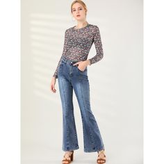 A high waist and relaxed wide legs give these stretch-denim jeans that vintage look. Soft and stretchy denim makes these flared jeans impeccably smart and comfortable. It can match a pair of flat oxford shoes for tall women, instantly becoming the crowd's focus. Retro bell-bottomed pants, to highlight the leg line. With a pair of high-heeled boots, very fashionable. Shoes For Tall Women, Flat Oxford Shoes, Bell Jeans, Flare Denim Jeans, Tall Women, Denim Flares, High Heel Boots, Denim Pants, Vintage Looks