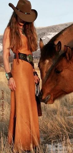 Boho Classy Cowgirl, Cowgirl Style Outfits, Custom Leather Jackets, Wilde Westen, Cowboy Girl, Looks Country, Boho Cowgirl, Estilo Country, Country Fashion