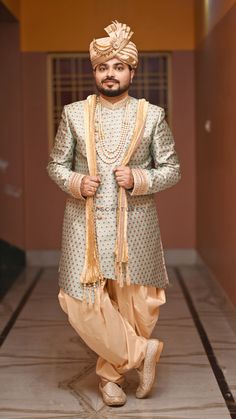 Wedding Stills Boy, Groom Poses In Sherwani, Wedding Groom Poses Indian, Servani Pose, Marriage Poses Singal, Marriage Single Pose, Boy Single Photo, Boys Single Poses Wedding