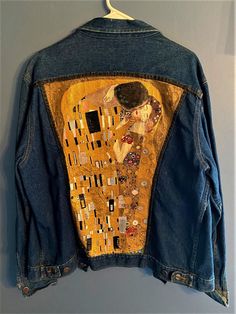 Gustav Klimt's 'The Kiss'  - Hand Painted Denim Jacket. Jacket is an adult Large by Branders. Hand painted with metallic acrylic on denim. Jacket was painted years ago but jacket has been worn sparingly and is in excellent condition. (some cracking of paint - as can be seen in close-up pic) Paint On Shirt, Klimt The Kiss, Hand Painted Denim, Unique Jeans, Hand Painted Denim Jacket, Diy Denim, Demin Jacket, Denim Art, Painted Denim Jacket