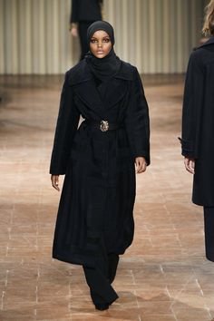 Runway Aesthetic, Model Runway, Hijabi Style, Fashion Muslim, Model Inspo, Hijabi Outfits, Modest Wear