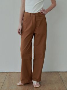 This is a modern and feminine pants by SIEERING that is made out of high quality and sturdy material. With distinctive mood of the design and comfortable wear, you can style it for your casual daily outfit.- Stitch detail on front, back, and side- Wood button detail- Feminine and romantic mood Modern Cotton Pants For Fall, Modern Cotton Bottoms For Work, Modern Cotton Pants For Everyday, Modern Everyday Cotton Pants, Everyday Brown Straight Pants, Modern Cotton Wide Leg Pants With Loosely Fitted Hips, Modern Wide Leg Cotton Pants With Loosely Fitted Hips, Modern Wide Leg Cotton Pants, Everyday High-waisted Cargo Pants