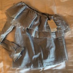 Never Worn Xs Chic Striped Blouse For Spring, Trendy Striped Tops For Brunch, Chic Striped Top For Vacation, Chic Striped Tops For Day Out, Chic Zara Tops For Vacation, Striped Cotton Tops For Brunch, Zara Casual Top For Brunch, Cotton Striped Tops For Brunch, Fitted Striped Top For Brunch