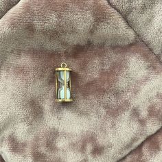 Vintage 14k Gold Sandclock Pendant In Very Good Condition Yellow Gold 14k Diamond-accented Jewelry, 14k Yellow Gold Jewelry With Diamond Hour Markers, Timeless Jewelry With Gold Clasp As Gift, Timeless Jewelry For Gifts, Clock Antique, Sand Clock, Yellow Gold Color, Gold Yellow, Resin Jewelry