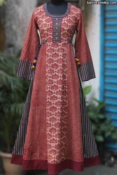 مدل لباس نخی هندی ، مدل مانتو نخی تابستانه Embroidery With Mirror Work, Long Anarkali, Designer Kurti Patterns, Kurti Patterns, Simple Kurti Designs, Kurti Designs Latest, Long Kurti Designs, Kurta Neck Design, Cotton Kurti Designs