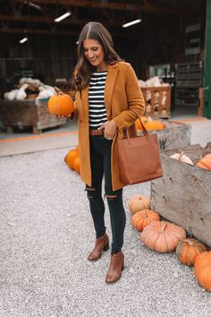 pumpkin patch outfit, stripe tee, camel coat, jcrew style, fall outfit, fall fashion // grace white @asoutherndrawl Pumpkin Patch Outfit Women, Mode Monochrome, Patch Outfit, Pumpkin Patch Outfit, Outerwear Trends, Chicago Fashion, Photography Winter, J Crew Style