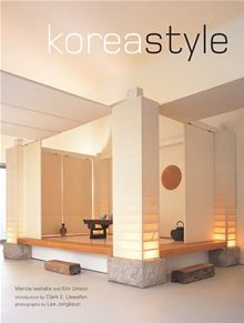 Korea Style reveals the intrinsic elements of Korean design; simplicity, moderation, constraint, and a deep respect for all things natural. Despite the filtering of Japanese and Western…  read more at Kobo. Korean Interior Design, Korean Home Decor, Asian Homes, Asian Home Decor, Book Author, Korea Style, Japanese Interior, Lee Jong, Contemporary Interior Design