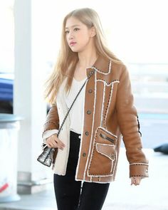 Blackpink Rose Inspired Brown Leather Jacket with Faux Fur Lining The Queen of vocals Blackpink Rose is often seen wearing comfortable and chic high-street fashion outfits. Introducing our Rose inspired brown shearling leather jacket for all our Kpop fans seeking to recreate outfits with a mix of edgy and feminine energy, just like that of Rose. Made from real leather, this jacket is tailored by our skilled craftsmen to ensure high-quality seamless stitching. Our brown shearling leather jacket i Chic Winter Leather Jacket With Pockets, Chic Leather Jacket With Pockets For Winter, Sheepskin Leather Jacket With Pockets, Casual Long Sleeve Sheepskin Outerwear, Casual Leather Jacket With Faux Fur Lining For Spring, Casual Spring Leather Jacket With Faux Fur Lining, Casual Sheepskin Long Sleeve Outerwear, Casual Sheepskin Outerwear With Long Sleeves, Chic Leather Fur Coat For Fall