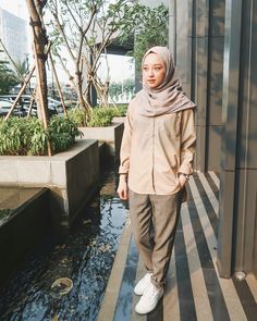 My inspirasiii as alwayss, kagita my fav person 💛 Good outfit good life, Modern hijab style 2018  #selebgram #hijabkekinian #ootd #hijabpastel #pants #taskekinian #tas #kemeja #jeans #jeanskekinian #hijabmodern #food #makanankekinian #hangout #modern #pinsuly Sukses selalu kagita 💛 Modern Hijab Style, Fashion Hijab Casual, Kemeja Jeans, My Fav Person, Style Hijab Casual, Style Hijab Simple, Outfit Pants, Modern Hijab