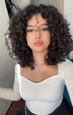 Short Hair Styles Photo, Short Curly Hair Dress Outfits, Cute Curly Hairstyles Short Round Faces, Short Curly Hair Styles Natural Mixed, Short Voluminous Curly Hair, Haircuts For Loose Curly Hair, Short Curly Hair Volume, Round Cut Curly Hair, Bangs For Curly Hair Natural Curls