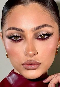 Kylie Jeener, Makeup For Sensitive Eyes, Burgundy Makeup Look, Subtle Eye Makeup, 50 Aesthetic, Burgundy Makeup, Natural Eye Makeup Tutorial, Everyday Eye Makeup, Hazel Eye Makeup