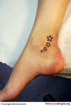 a small star tattoo on the foot of a woman's right foot, which has five stars in it