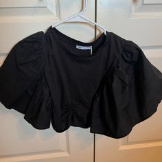 Zara Puffy Sleeve Crop Top In Size Small Black Cropped Ruffle Crop Top, Black Ruffled Crop Top, Black Puff Sleeve Crop Top For Spring, Black Crop Top Blouse For Spring, Black Puff Sleeve Casual Crop Top, Black Casual Crop Top With Puff Sleeves, Black Ruffled Crew Neck Top, Chic Black Puff Sleeve Crop Top, Black Cropped Tops For Spring