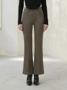 The pants shown are a pair of black jeans with a flared leg style, offering a timeless and versatile look. The jeans feature a mid-rise waist, as indicated by the positioning of the waistband relative to the overall length of the pants. They are constructed with a classic five-pocket design, including two pockets at the front, a coin pocket, and two at the back. The fabric appears smooth and uniformly colored, and the stitching is likely in a matching hue for a sleek appearance.- The flared leg design provides a slight retro feel while still fitting into modern fashion trends.- The mid-rise and classic pocket styling ensure these jeans can be a go-to garment for various occasions and pairings.- The uniform fabric color and matching stitching indicate a design that prioritizes a clean and c Classic Cotton Flare Jeans, Straight Leg Flares For Workwear In Fall, Fall Workwear Full-length Flares, Classic Flare Pants With Five Pockets, Mid-rise Flares For Workwear In Fall, Trendy Workwear Flares With Straight Leg, Flare Jeans For Workwear In Fall, Casual High Waist Flares For Workwear, Mid-rise Cotton Flares For Fall