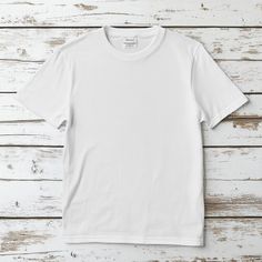 Cotton Crew Neck T-shirt With Branding, White Plain T-shirt For Streetwear, Plain White Simple T-shirt, Simple White Plain T-shirt, Simple Cotton Crew Neck Shirt, Plain White Cotton T-shirt, Basic Crew Neck Pre-shrunk Shirt, Basic Pre-shrunk Crew Neck Shirt, Simple Solid Color Crew Neck T-shirt