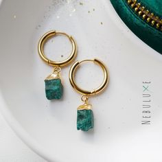 💚 Get your green on with these Malachite Hoop Earrings! Made with raw crystal jewelry, these Boho Crystal Earrings are the perfect accessory for any nature lover. With a stunning green hue. The huggie hoop design makes them easy to wear and versatile, perfect for both formal and casual occasions 💚 ⭒ Material: Stainless Steel  ⭒ Finish: Silver * Gold * Rose Gold ⭒ Hoop Size:  thickness: 2.5mm / internal diameter: 10mm or 14mm ⭒ Gemstone size & plating: approx 8-10 mm / brass electroplated ⭒ Eac Green Hoop Earrings Gift, Green Hoop Earrings For Gift, Green Dangle Hoop Earrings As Gift, Green Round Huggie Earrings As Gift, Green Round Huggie Earrings For Gifts, Single Green Hoop Earring, Green Dangle Hoop Earrings For May Birthstone, Green Hoop Huggie Earring, Green Gemstone Dangle Hoop Earrings