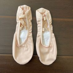 Bloch Performa Ballet Shoes Stretch Canvas S0284l Theatrical Pink 7c New! These Ballet Shoes Are Brand New In Original Bag And Box, No Flaws. They Have Never Been Tried On Or Worn. Box Is Not In Pristine Condition But It Does Not Compromise The Shoes. Leather Sole Canvas Exterior Cotton Lining Made In Cambodia Spring Ballet Dance Shoes With Soft Sole, Pink Round Toe Dance Shoes For Spring, Spring Synthetic Closed Toe Dance Shoes, Pink Closed Toe Dance Shoes For Spring, Flat Synthetic Dance Shoes For Spring, Non-slip Ballet Dance Shoes With Closed Toe, Pink Closed Toe Ballet Flats, Pink Synthetic Closed Toe Dance Shoes, Pink Synthetic Closed-toe Dance Shoes