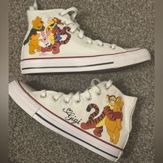 Converse All Star Hi-Top Optical White Custom Winnie The Pooh Shoes. They Are Inscribed With The Name Gigi. Never Worn, Still In Box. 7.5w, 5.5m Winnie The Pooh Shoes, Cute Converse Shoes, Cute Converse, Converse White, Disney Shoes, Custom Converse, Blind Bags, Disney Life, Womens Converse