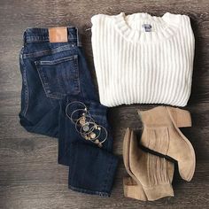 Warm Sweaters, Fashion Aesthetic, Mom Outfits, Womens Fashion Trends, Outfits Casuales, Fashion Bracelets, Fashion Lifestyle, Autumn Winter Fashion