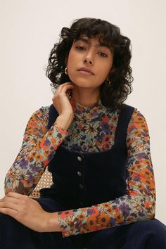 Style: JumpsuitDesign: PlainFabric: CordLength: RegularNeckline: SquareSleeve Length: Strappy Boho French Outfit, Eclectic Rocker Style, 70s Asethic Fashion, Gender Non Conforming Fashion, History Aesthetic Outfit, Summer Outfits 80s Style, 60s Casual Fashion, 70s Tops Women, Cute Outfits Vintage