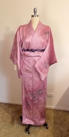 Gorgeous and lovely SAKURA pink silk semi formal TSUKESAGE KIMONO. It's so sweet and elegant. Suitable for a party, tea ceremony, robe or any relaxing Well hand sewing made. Age-2000~ Conditions- Excellent, the KAKE-ERI top ray collar has been removed. Slight stains - not noticed -on the front ( be hidden with OBI) and left sleeve bottom, pin-dot stain on the front. Material-silk figured crepe satin, chrysanthemum paint with embroidery partly. Lining-silk Size- Small *Please refer to finished me Pink Silk Kimono For Wedding, Pink Silk Wedding Kimono, Formal Satin Kimono With Kimono Sleeves, Formal Satin Kimono, Formal Spring Kimono With Kimono Sleeves, Elegant Kimono With Kimono Sleeves For Tea Ceremony, Pink Silk Kimono For Spring, Elegant Long Kimono For Tea Ceremony, Traditional Pink Kimono For Spring