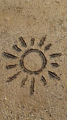 the sun is drawn in the sand and it looks to be made out of sand