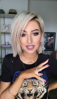 Short Hairstyles With Side Bangs, Hair Cuts For Thinner Hair Round Face, Black To Blue Ombre Hair, Short Mom Hair, Black To Blue Ombre, Blue Ombre Hair, Hairdos For Short Hair, Haircut And Color