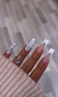 Fashionable Nails, Gold Acrylic Nails, Finger Art, Long Nail Designs, Fancy Design, Nails Design With Rhinestones, Girly Acrylic Nails, Dope Nail Designs, Classy Acrylic Nails